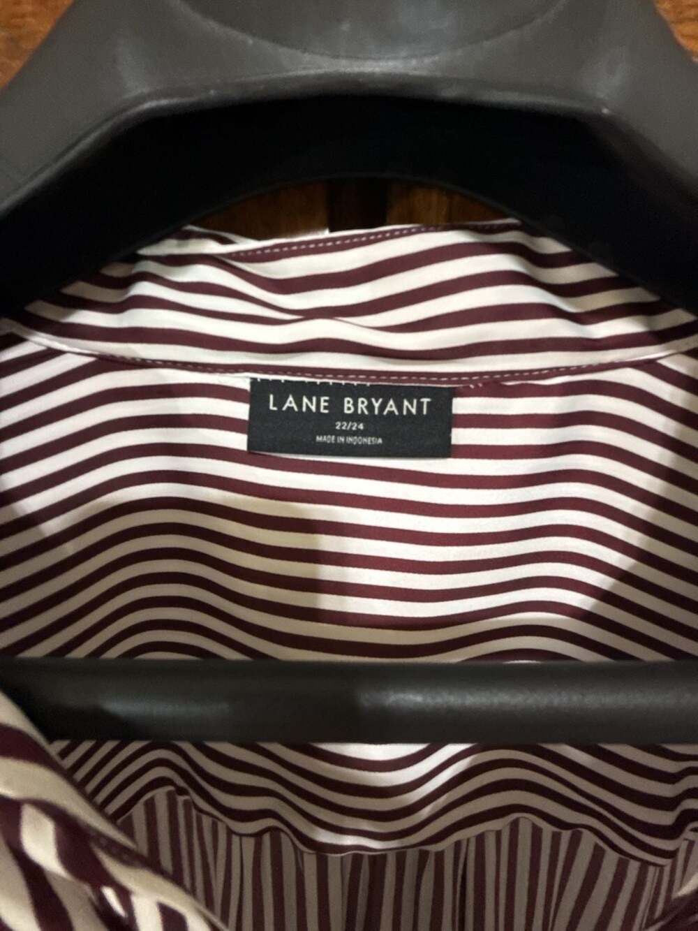 Lane Bryant Women's Burgundy White Striped Long Sleeve Tie Neck Blouse Size 22/2 - Picture 2 of 10